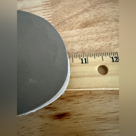 Yellow Box Women's Tan Flip Flops Size 9 Lots of Bling Worn Once - Picture 14 of 14